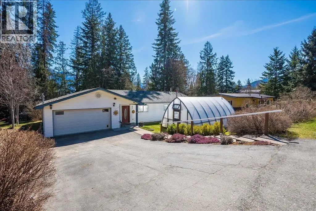210 Bayview Street, Kaslo